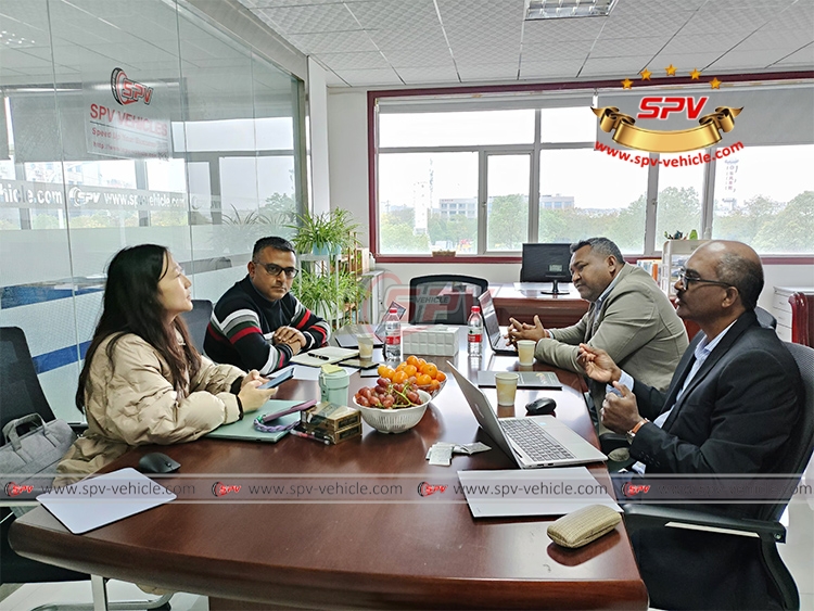 Clients Talked With SPV Representative in SPV Factory